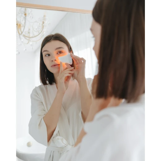 Luminiel I LED Patches – Under Eye Dark Circle Reducer, Collagen Booster, Red & Amber Light Therapy, Reusable Silicone, Wireless, 10-Min Daily Use - Luminiel - Image 3